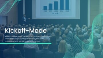 Billedet viser et professionelt kickoff-møde, hvor en oplægsholder præsenterer for en fyldt sal. På lærredet ses en graf over årene 2020 til 2023, som symboliserer vækst og udvikling. Teksten understreger, at et kickoff-møde ikke blot er en intern begivenhed, men et strategisk værktøj til at samle teamet, skabe retning og engagere medarbejderne. Designet og stemningen signalerer seriøsitet og fremtidsfokus.
